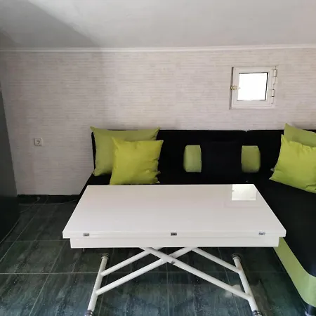 Lucy Apartament بورغاس