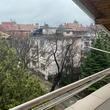 Lucy Apartament بورغاس